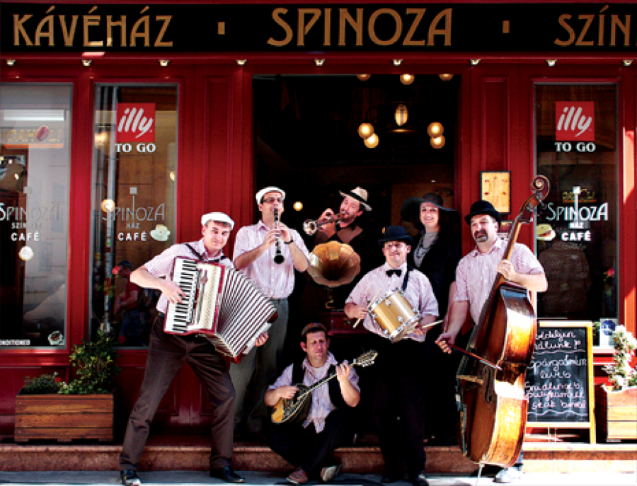 Esténként Élőzene